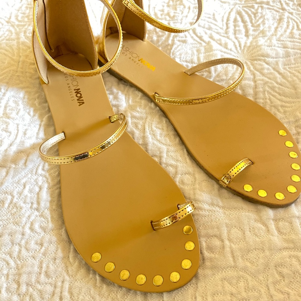 Cleo Flat Sandals in Gold